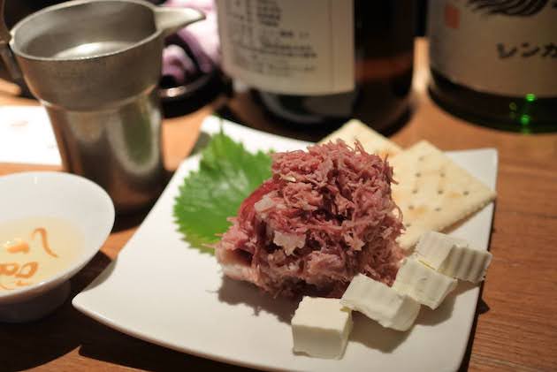 肉と日本酒のイメージ画像