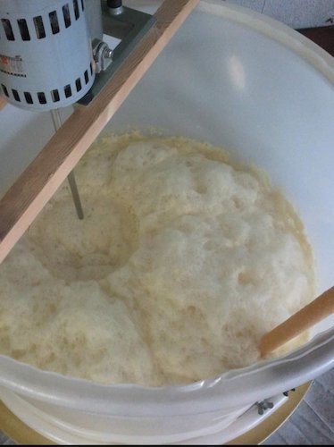 Foam remover shaped like a mixer