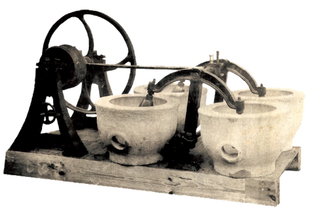 4連唐臼搗精機の写真