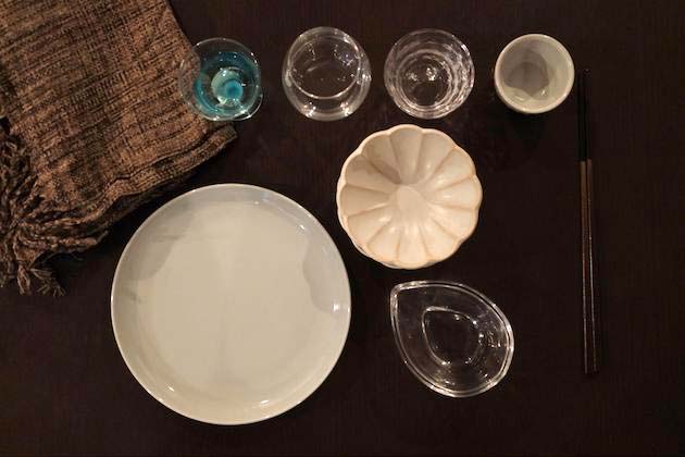 お皿3種、酒器4種、お箸、布