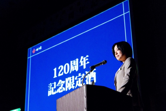 120周年記念式典で登壇する佳代さん