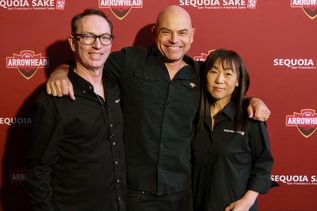 左からジェイク・マイリックさん、ケーシー・ブリンさん、亀井紀子さん