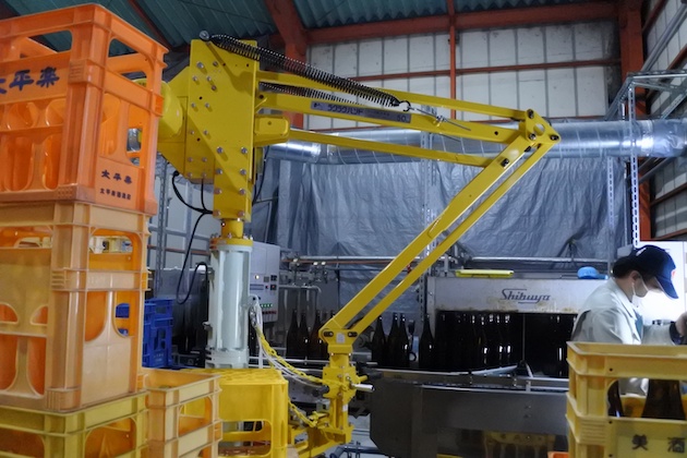 コンテナの移動に使用されるロボットアーム