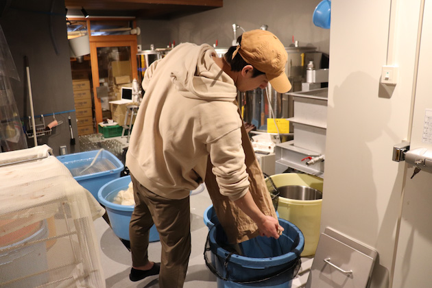 杜氏・穴見峻平さんは阿部酒造（新潟県）での修行経験がある