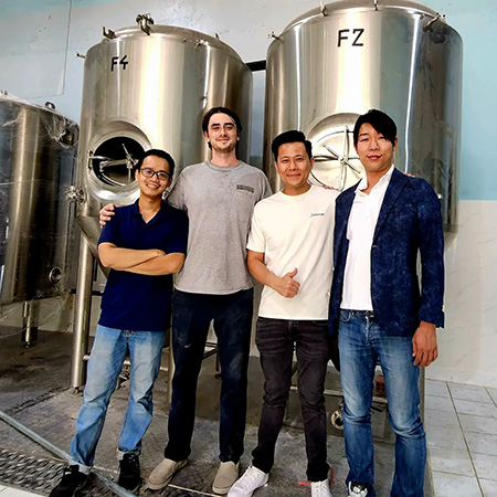 Heiwa Shuzo opened a brewery in collaboration with a Vietnamese brewer (right: President Norimasa Yamamoto)