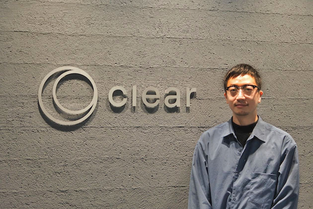 Clearのロゴと生駒さん