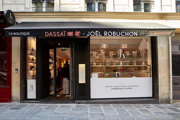 ジョエル・ロブションと共同オープンしたレストラン外観