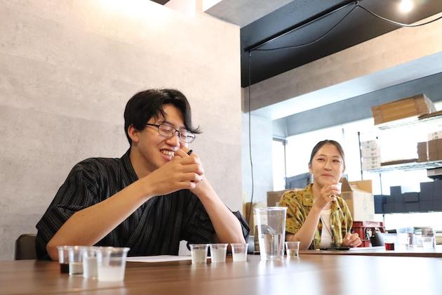 舌鼓を打つNさんと、Kさん