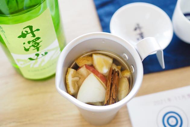 ドライフルーツやスパイスを合わせる「燗グリア」