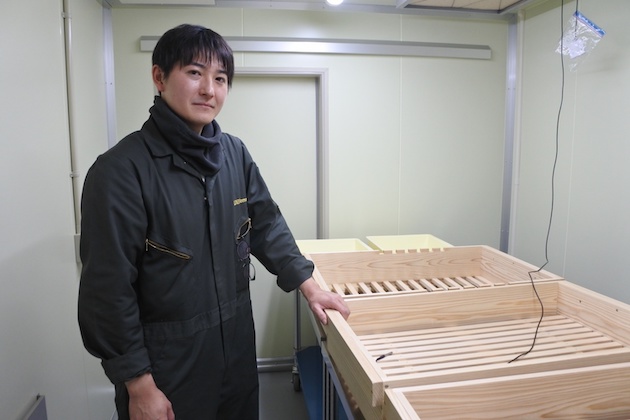 麹箱と越後伝衛門代表・加藤晃葵さん