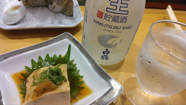 厚焼き玉子と「上撰 白鶴 生貯蔵酒」