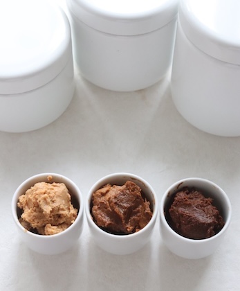 長期熟成をさせたいときは、遮光性の高いホーロー瓶に保存する