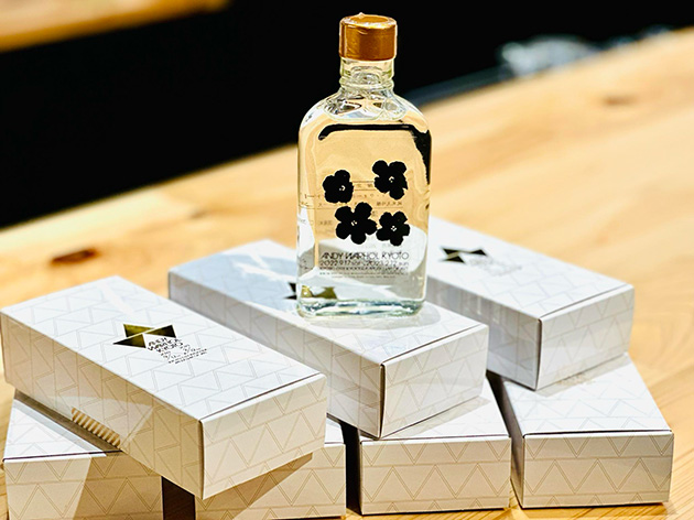 200mLのポケットサイズで作ったアンディ・ウォーホルとのコラボ商品