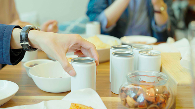 缶入りの日本酒でパーティ
