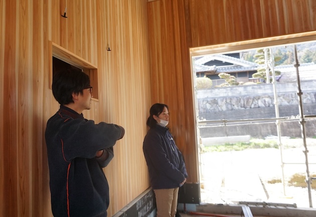 油長酒造13代目当主の山本長兵衛さんとスタッフ