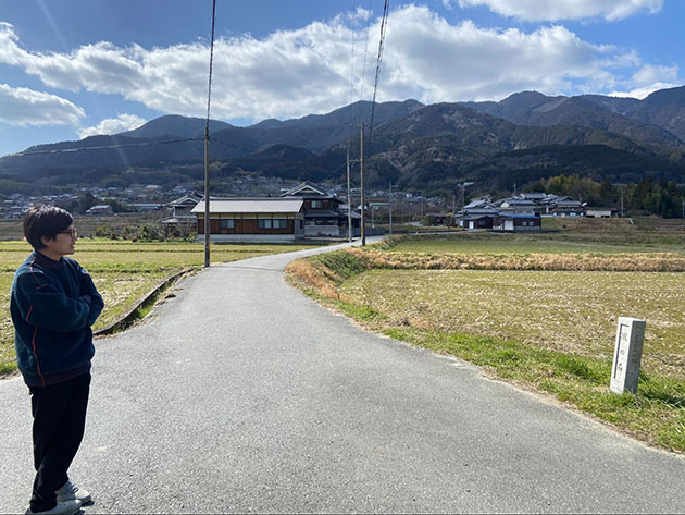 田んぼと山本当主