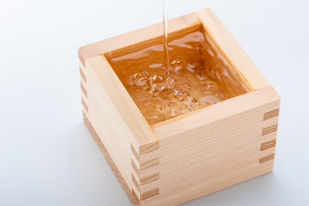 枡に入った清酒