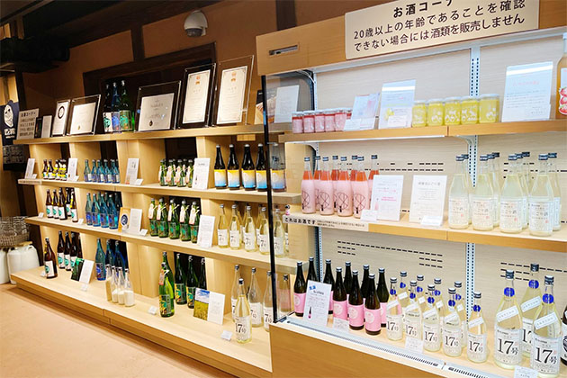 長瀞蔵の売店に並ぶ個性豊かなお酒