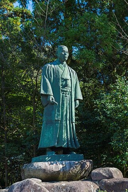 三浦仙三郎像（画像出展：榊山八幡神社 by 東広島市オープンデータ Licensed under CC BY 4.0）