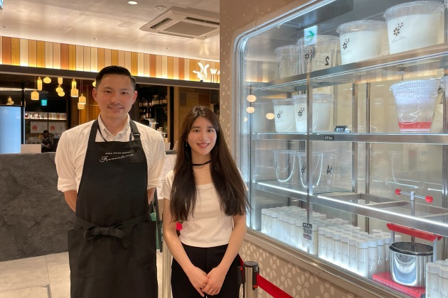 代表の伊澤優花さん(右)と、スタッフの甲斐さん(左)