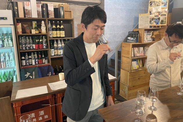 まずは鼻で香りをとる