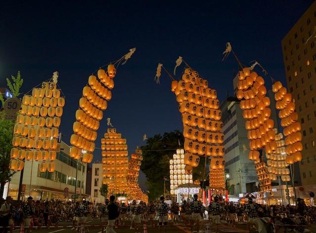 秋田県 夜空に映える黄金色の稲穂、©mko294