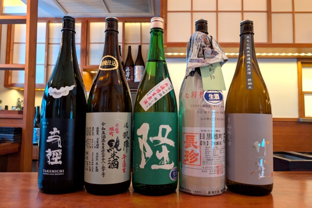 髙木さんが燗つけする生酒の一部