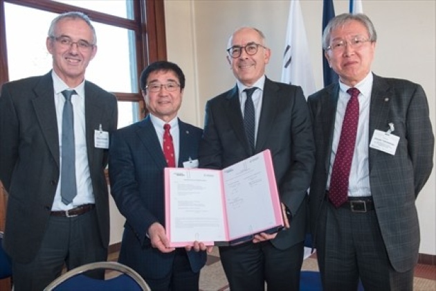 2019年、新潟大学とボルドー大学が大学間交流協定、日本酒学センターとブドウ・ワイン科学研究所（ISVV）が部局間交流協定を締結した（写真提供：© Hugues Bretheau – Université de Bordeaux）