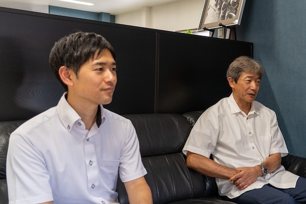 吉川康彦さんと貴大さんの写真