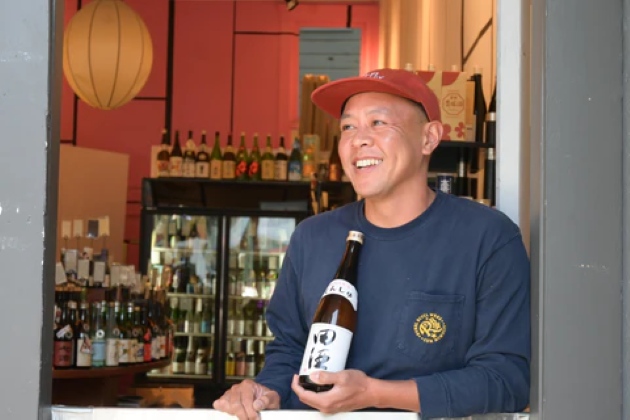 アシスタントマネージャーのクリス・カブレラ