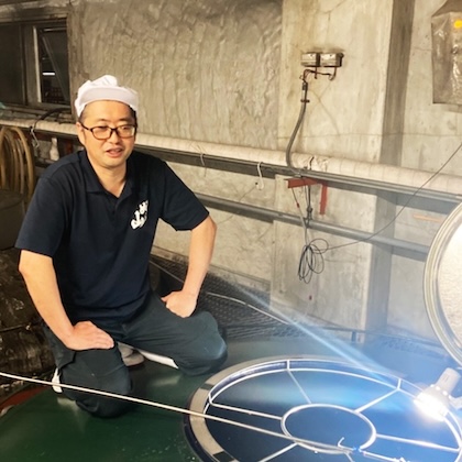 酒造り中の長田さん