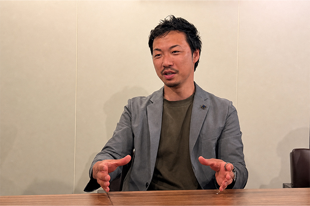 説明する和田さんの写真