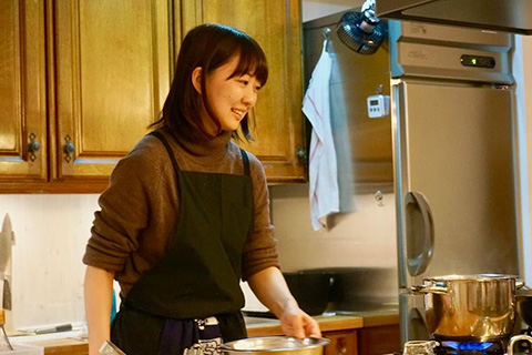 料理教室中の真野さん