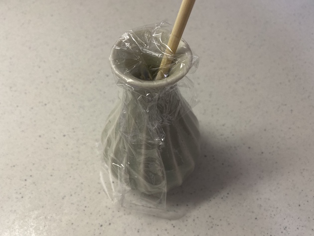 割り箸をいれた徳利の参考画像