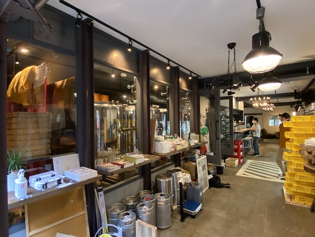 木花之醸造所・ALL(W)RIGHTオーライ CAFE&SAKEバルの内観