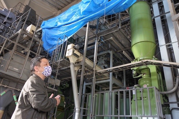 剣菱酒造の精米機と白樫政孝代表