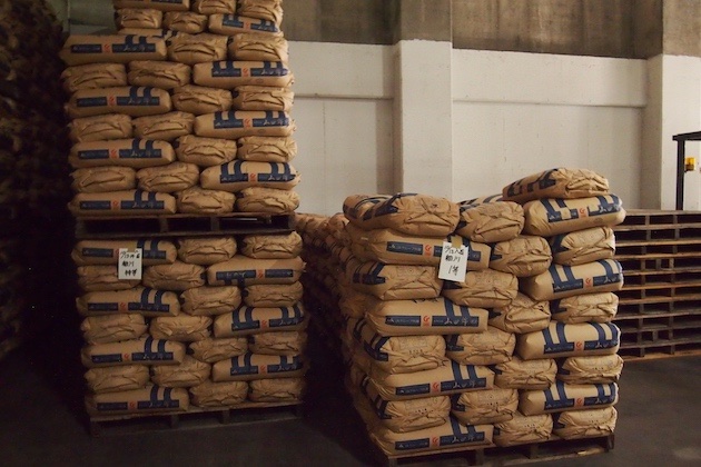 倉庫内のお米の写真