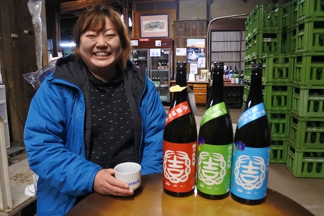 「結（むすび）ゆい」と笑顔の浦里さん