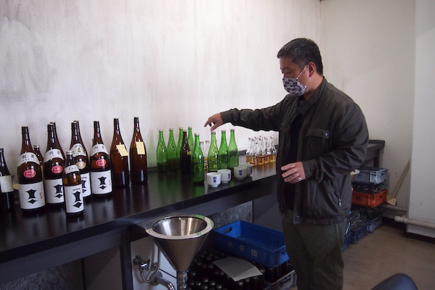 調合の説明をする白樫社長