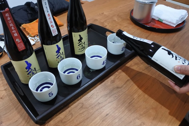 唎き猪口に注がれる「大信州」